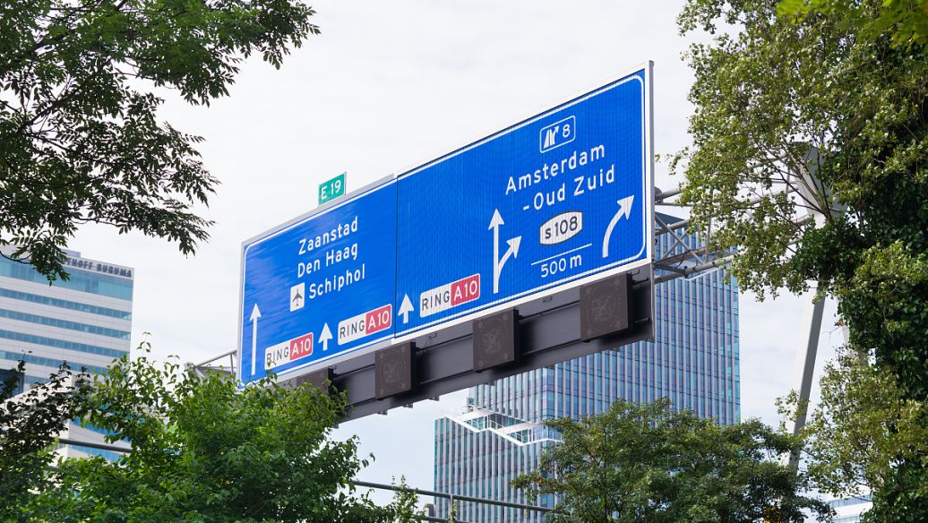 广告牌灯光亮灯时间的规定，暂且未有明确的要求标准